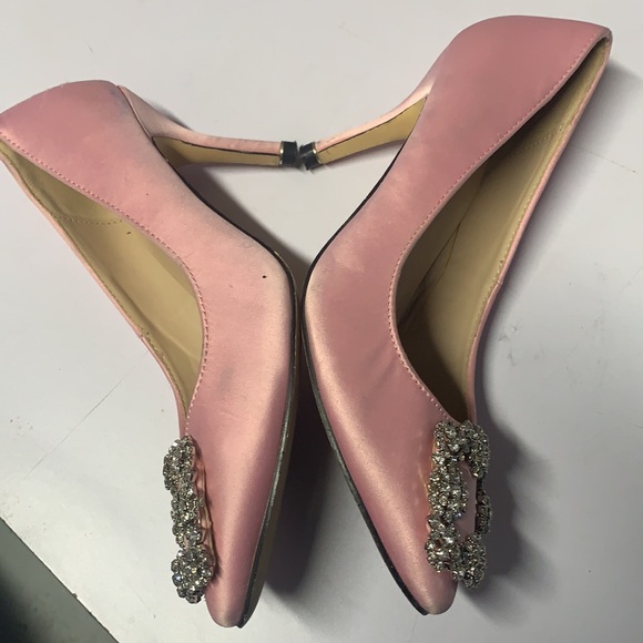 Manolo Blahnik Shoes - Picture 5 of 8